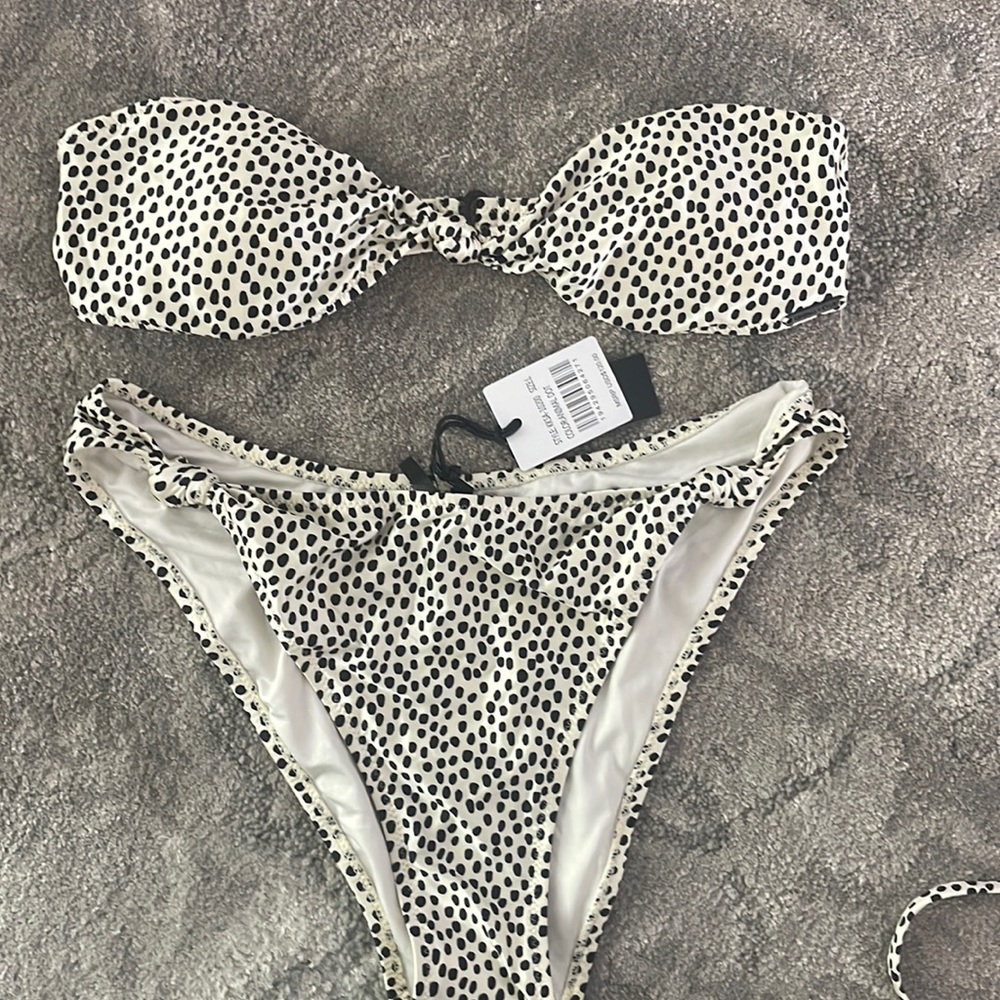 BNWT Kendall & Kylie silky spotted bikini size large